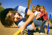 Enfants jouant ensemble